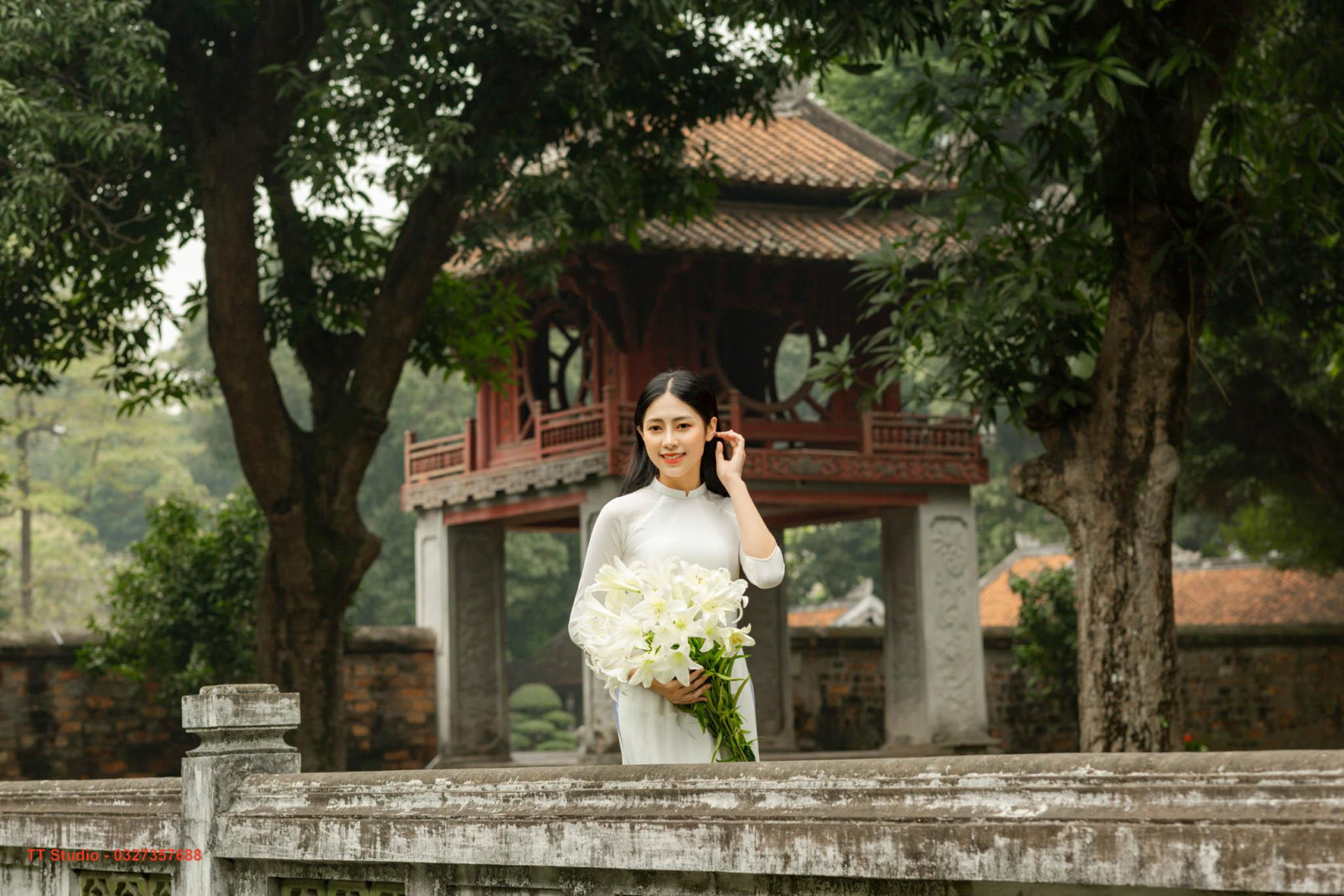 Ao Dai Trang Quoc Tu Giam 02